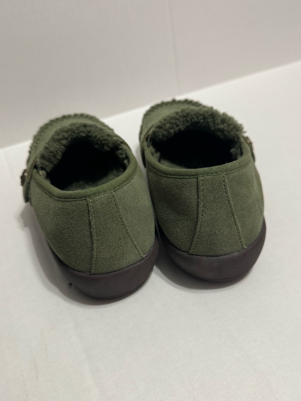 Revitalign Siesta Orthotic
Moccasin Suede Slippers Olive
Green Women’s Size 7.5 - Picture 6 of 6